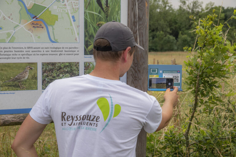 Découverte de l'application mobile Coeur Reyssouze et des bornes installées sur le territoire