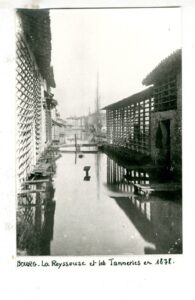 Les séchoirs des tanneries sur la Reyssouze (Archives municipales de Bourg-en-Bresse)