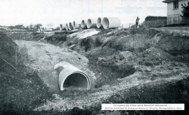 Le futur lit souterrain du Cône. Bulletin municipal n° 18-1974. Photographie G. Picot. (Chroniques de Bresse)